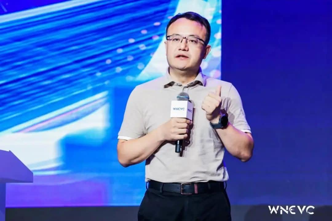 �������ǲ�CEO����������ȷȨ�������徲�����ݱջ����¡�˼��